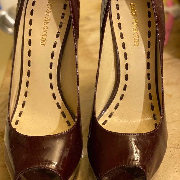 Shoes. - Picture 4 of 5